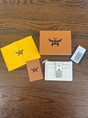 NWT MCM Tracy card case wallet